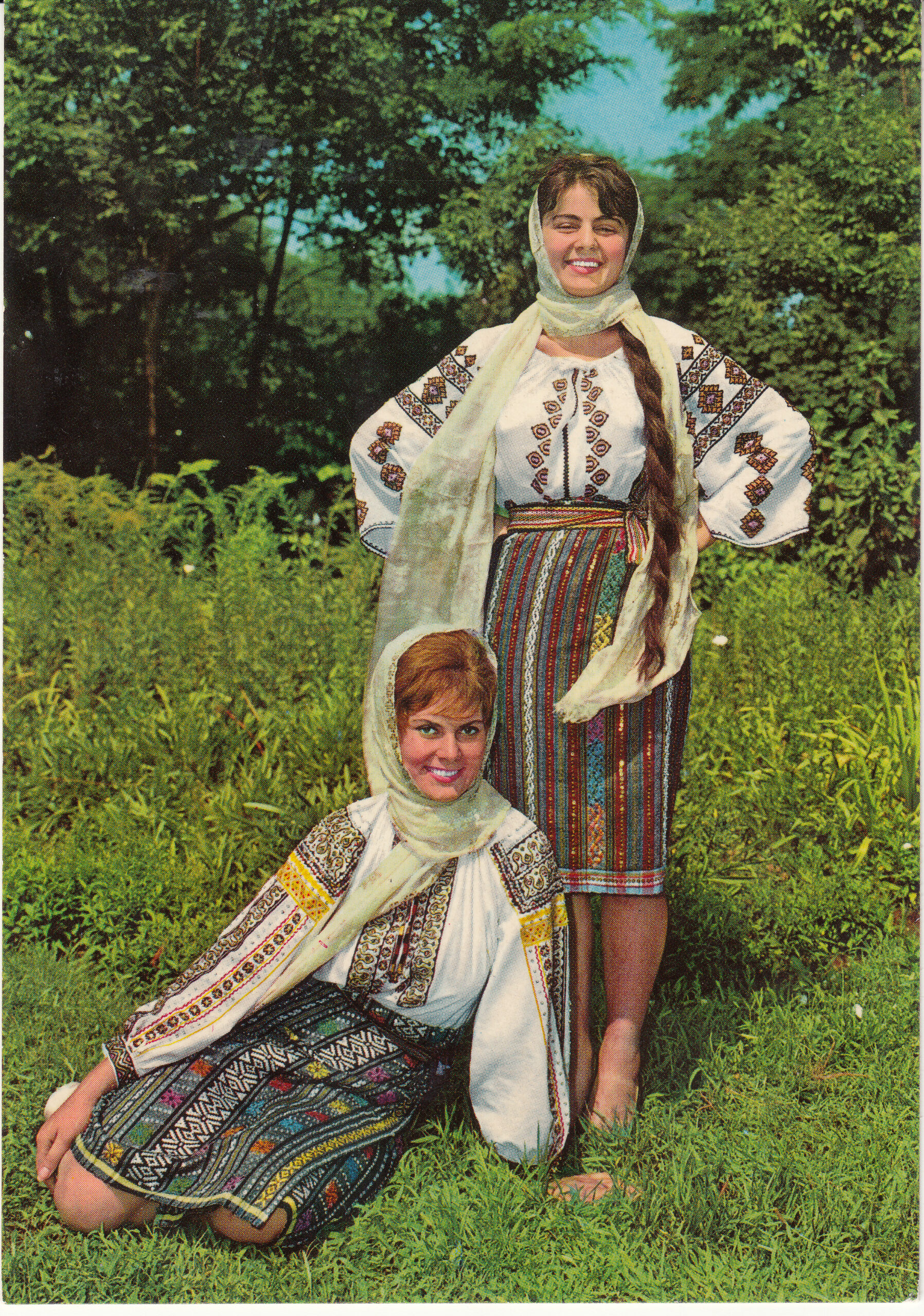1.368- 3 Krüger Postcard Romania Folk costume ET